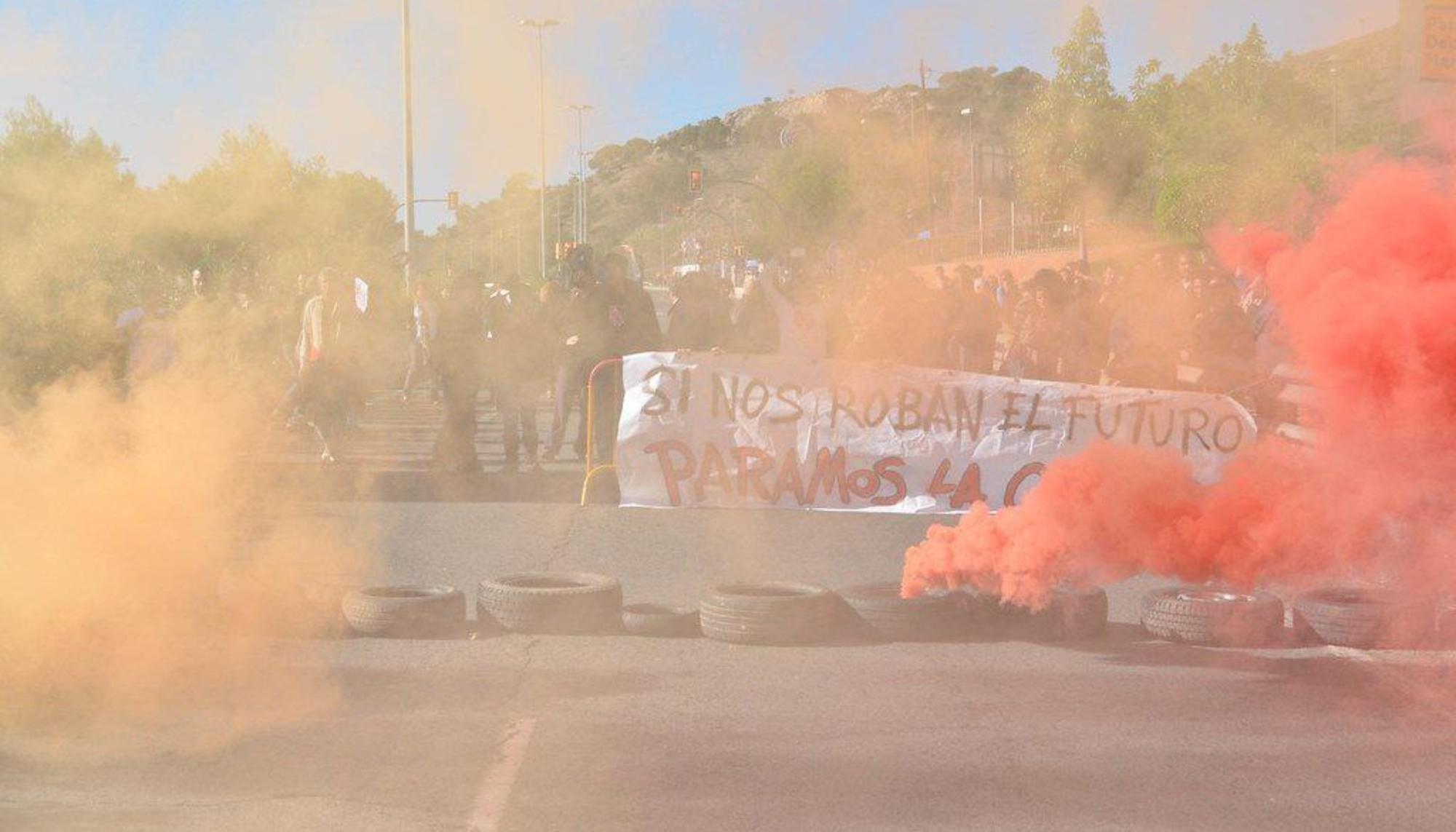 Movilización del movimiento por la vivienda de Málaga. Activistas y vecin*s de La Palmilla, 2012