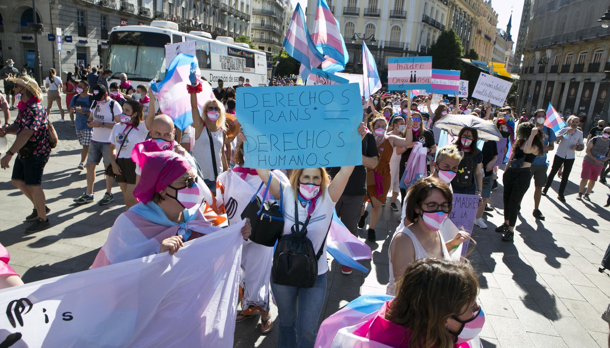 Familias Trans Aliadas se concentran en Sol para pedir una Ley Estatal Derechos Humanos