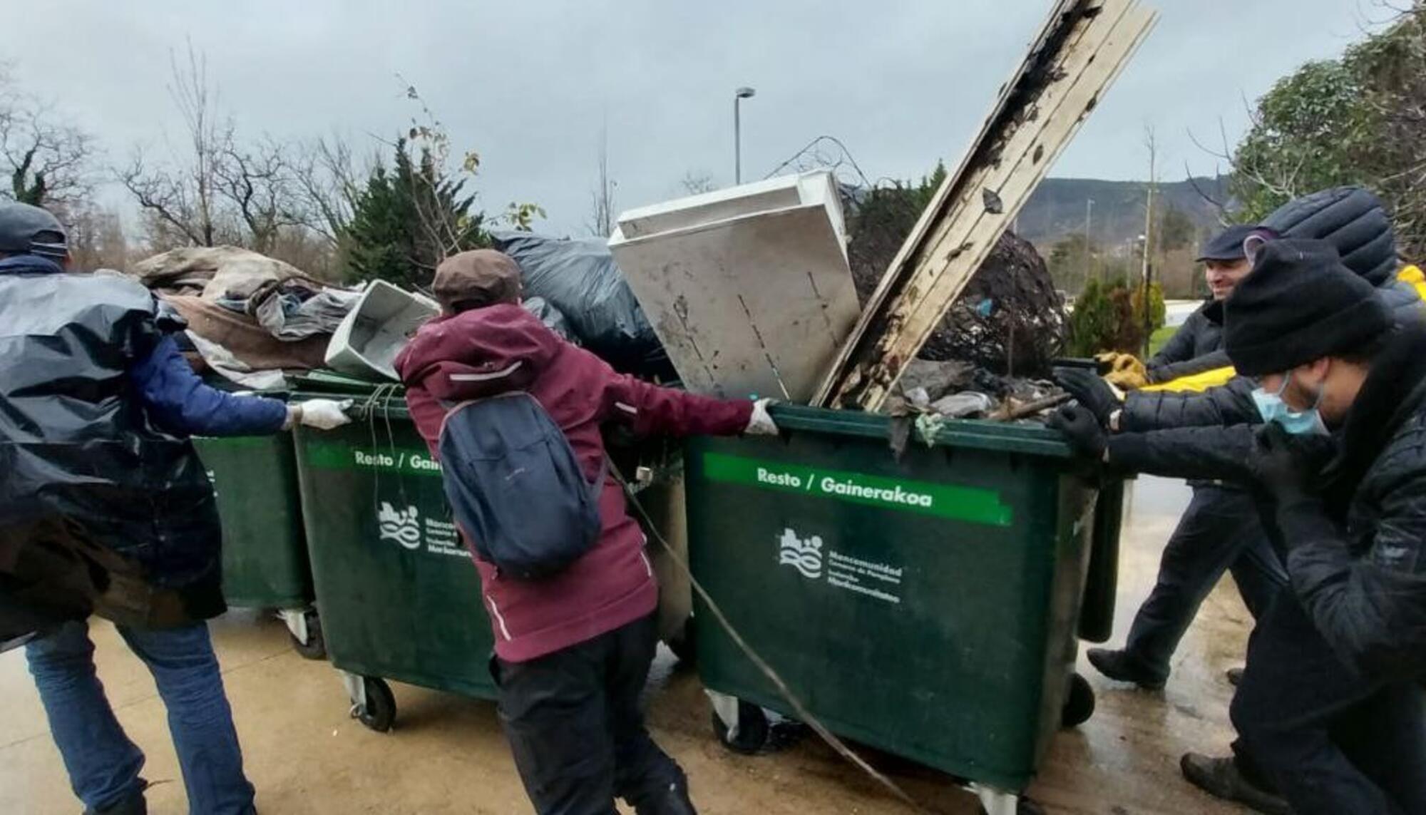 Auzolan de limpieza en el Convento de Aranzadi (Iruña/Pamplona)