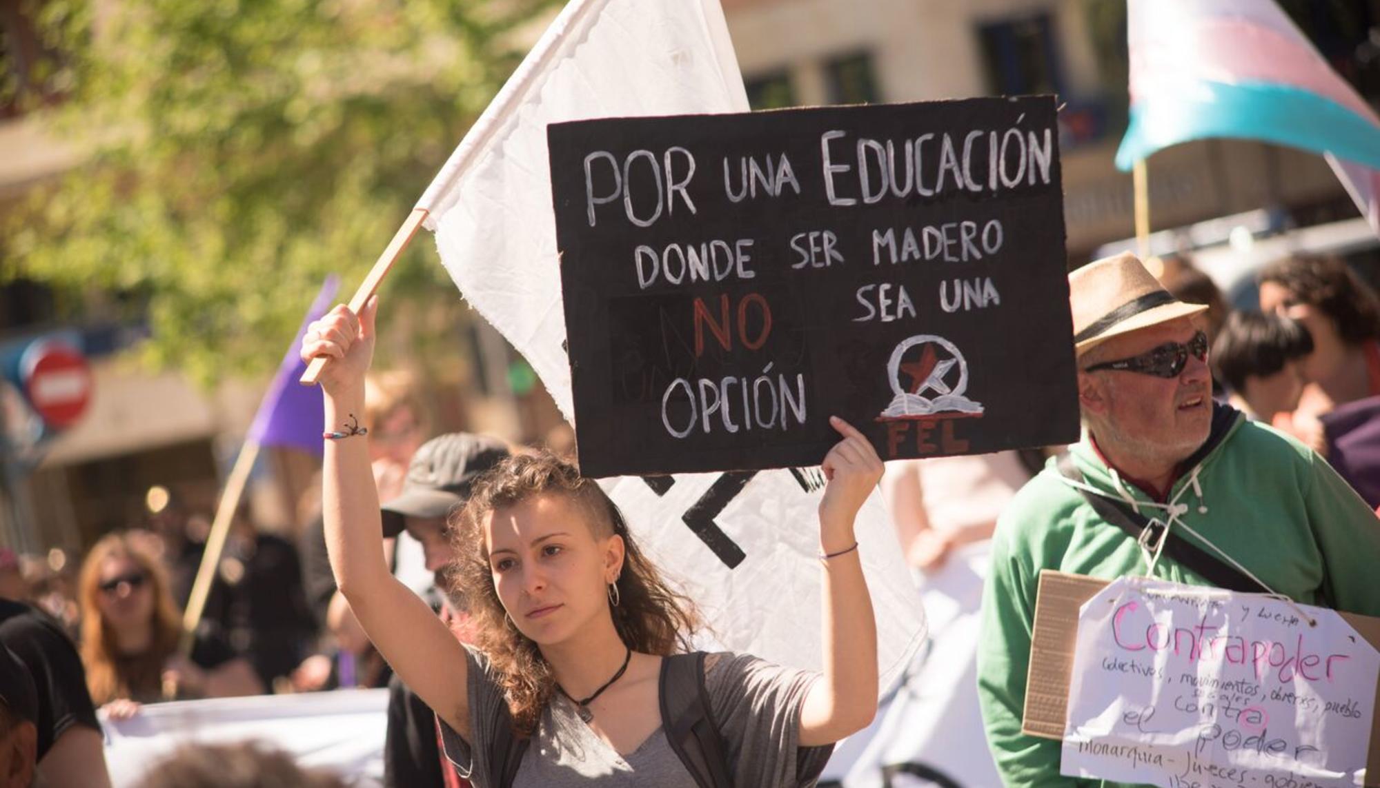 Manifestacion 1M Alacant 13 educacion precariedad becario