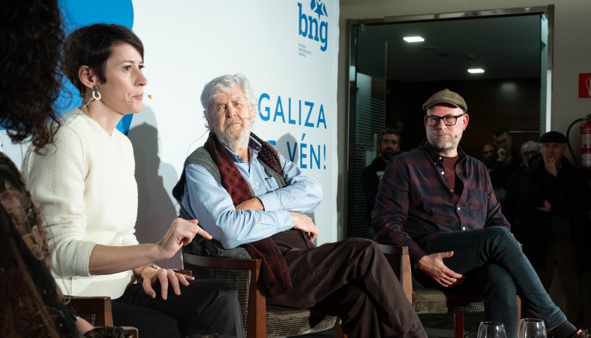 Ana Pontón, Xosé Manuel Beiras e Martiño Noriega conversan en Compostela