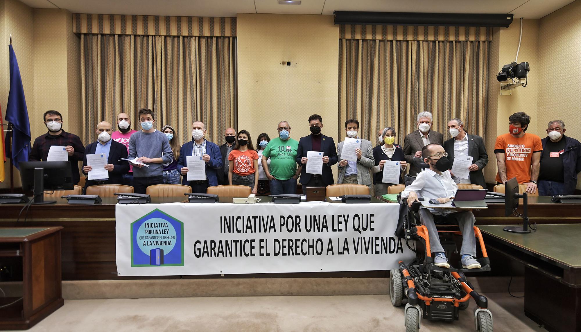 Representantes ocho partidos parlamentarios se comprometen por escrito con las demandas del movimiento social y sindical para la nueva Ley de Vivienda.