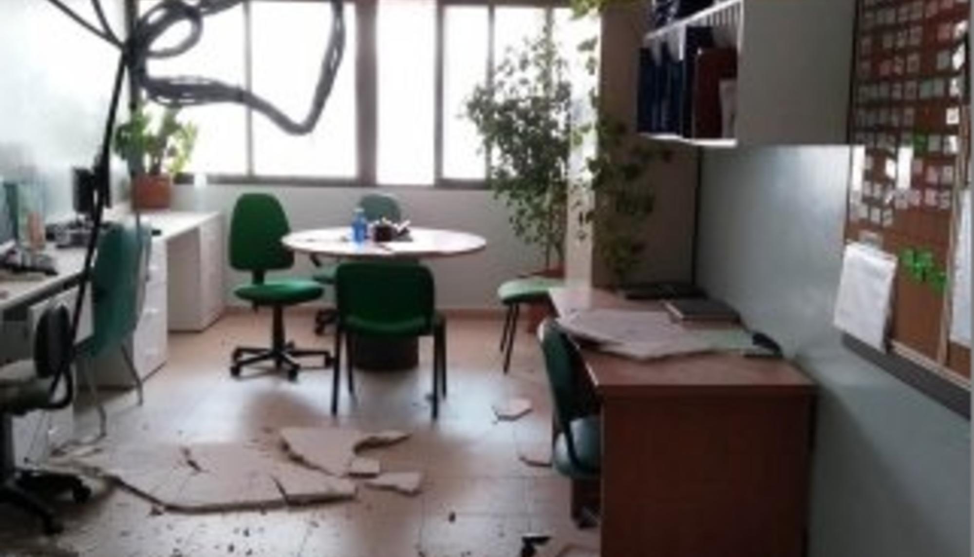 Techo derrumbado en el hospital de Don Benito-Villanueva  3