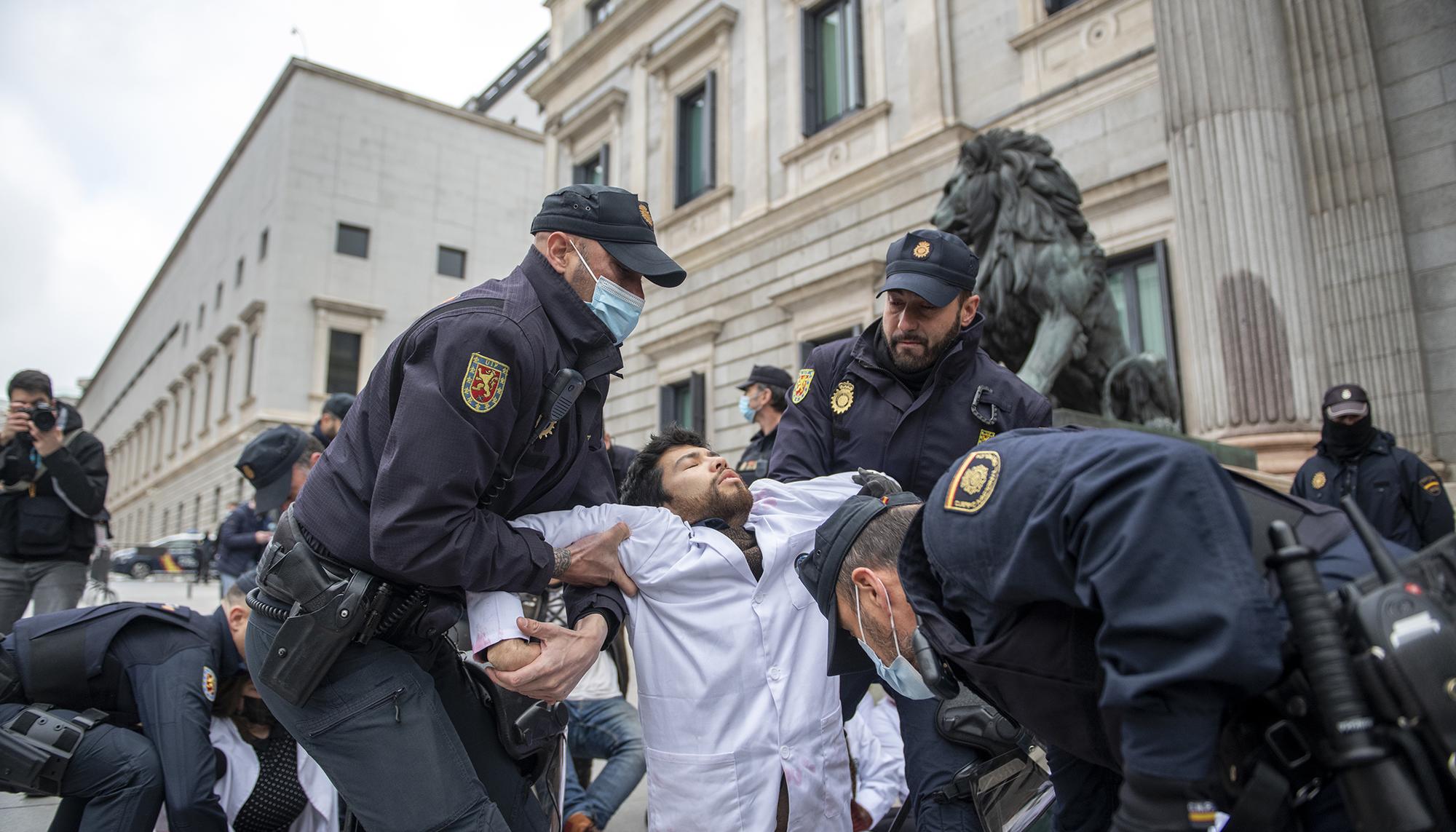 La Rebelión Científica tiñe de rojo el Congreso el 6 de abril de 2022. - 7