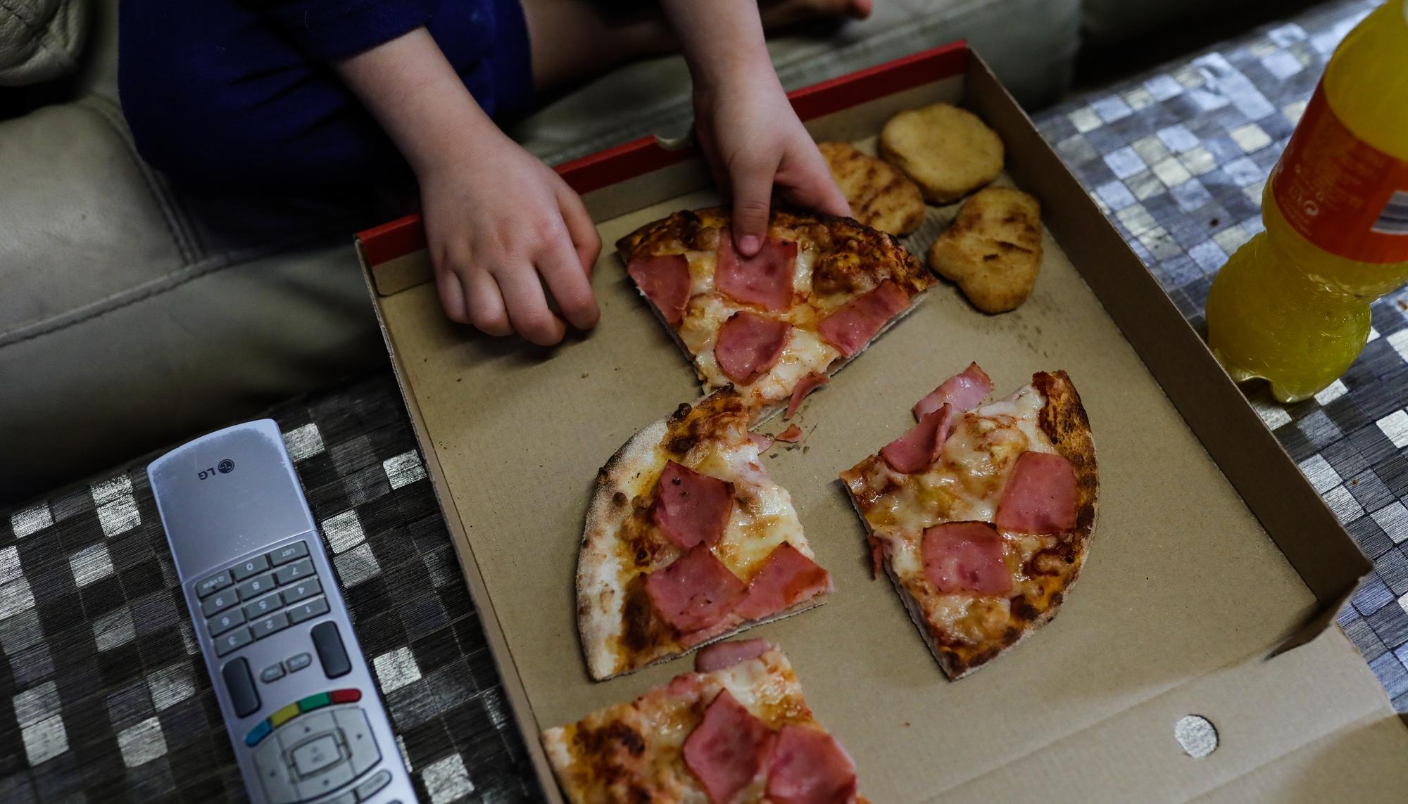 Menú infantil en tiempos de coronavirus: pizza, nuggets y refresco - 7