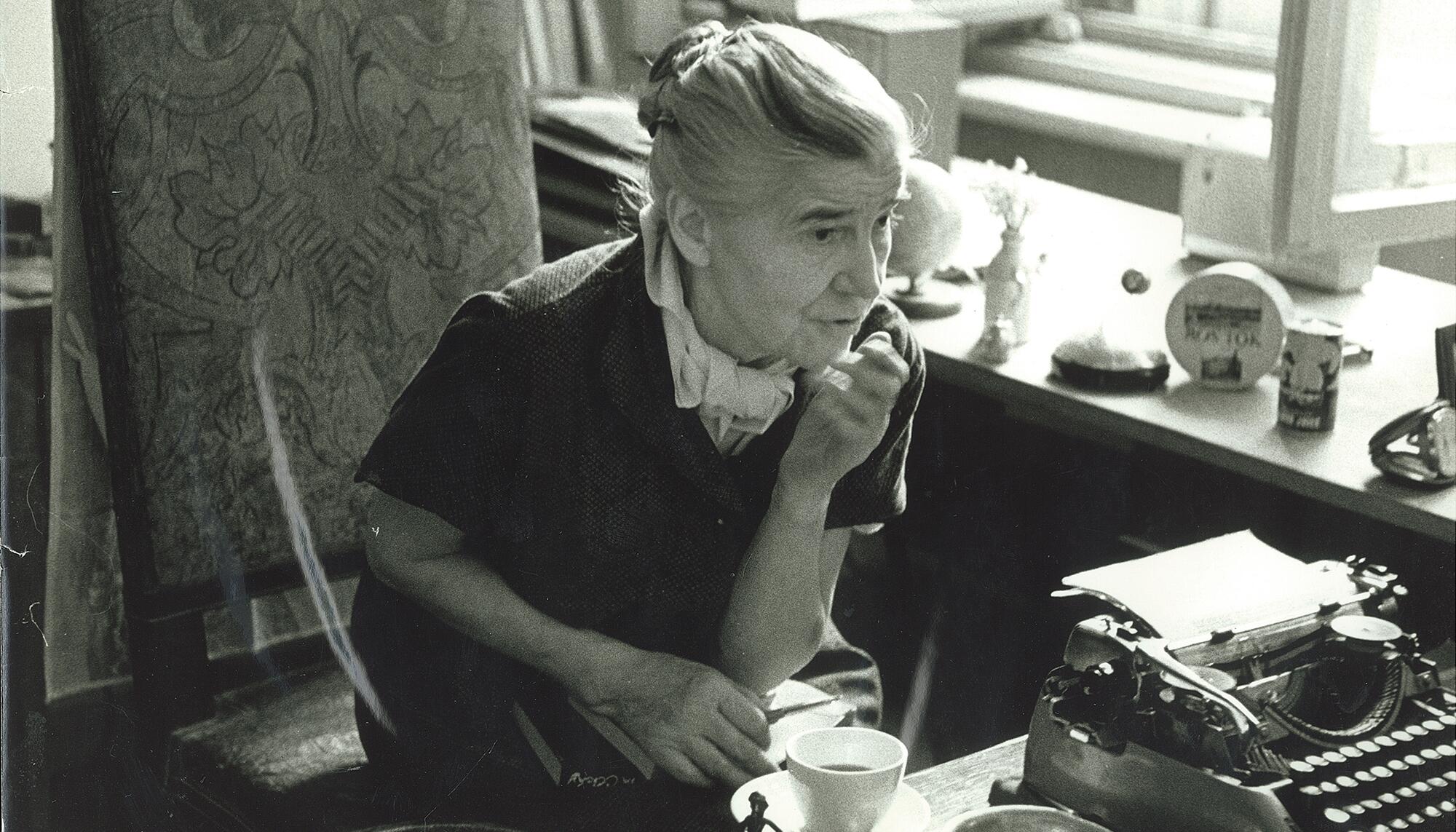 Ruth Berlau en Berlín, 1969. Fotografía de Hilda Hoffmann.