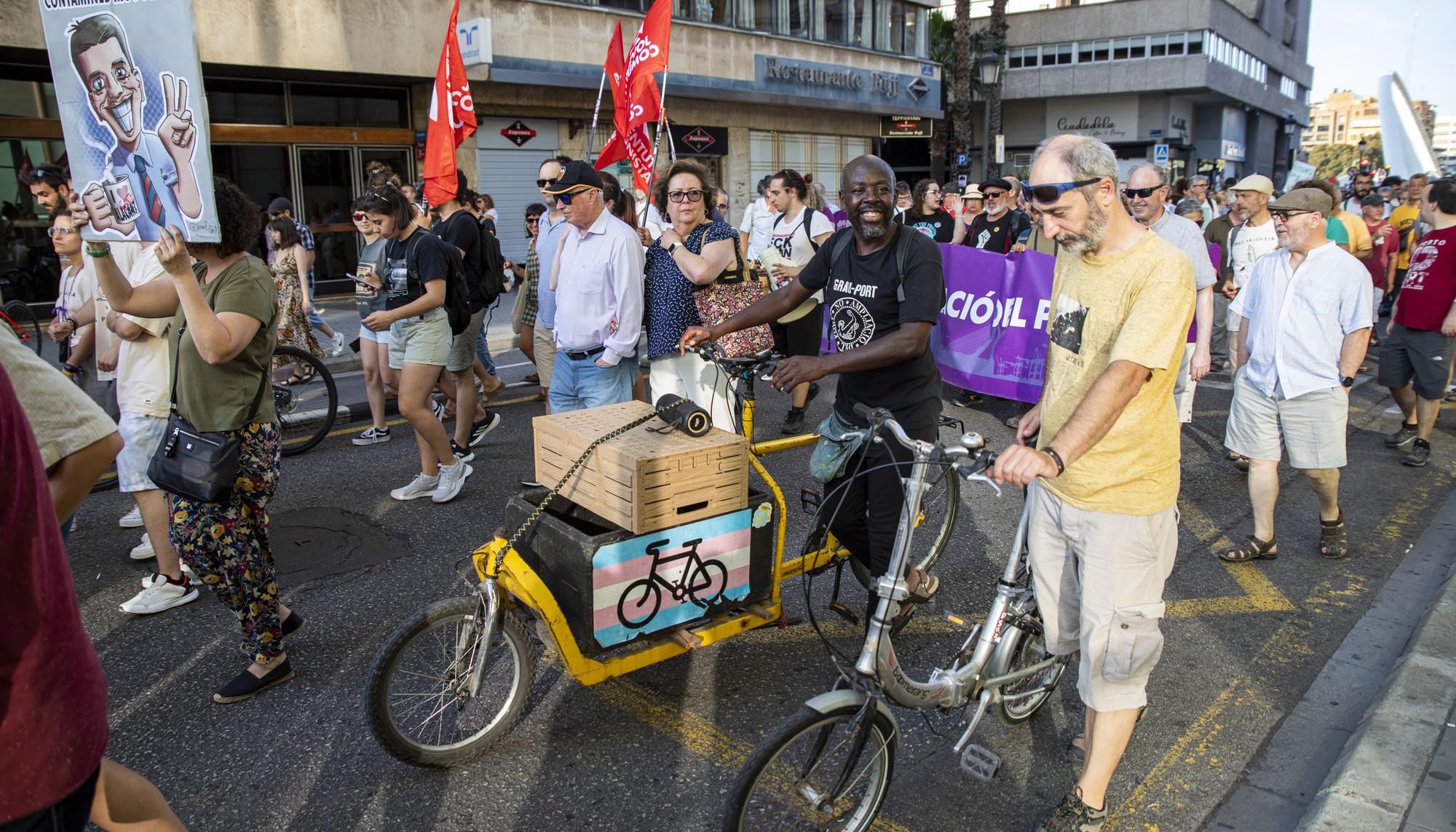 Manifestación contra la ampliación puerto de València - 12