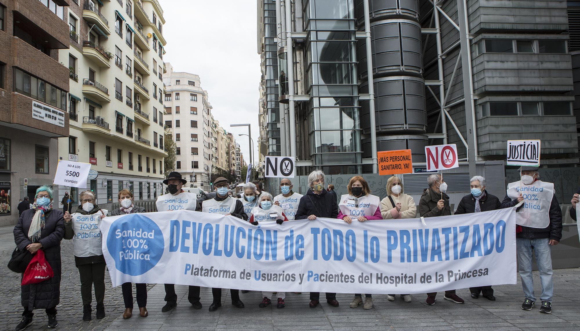 concentración en el Wizink contra el cierre de los Servicios de Urgencia de la Atención Primaria en la Comunidad de Madrid - 6