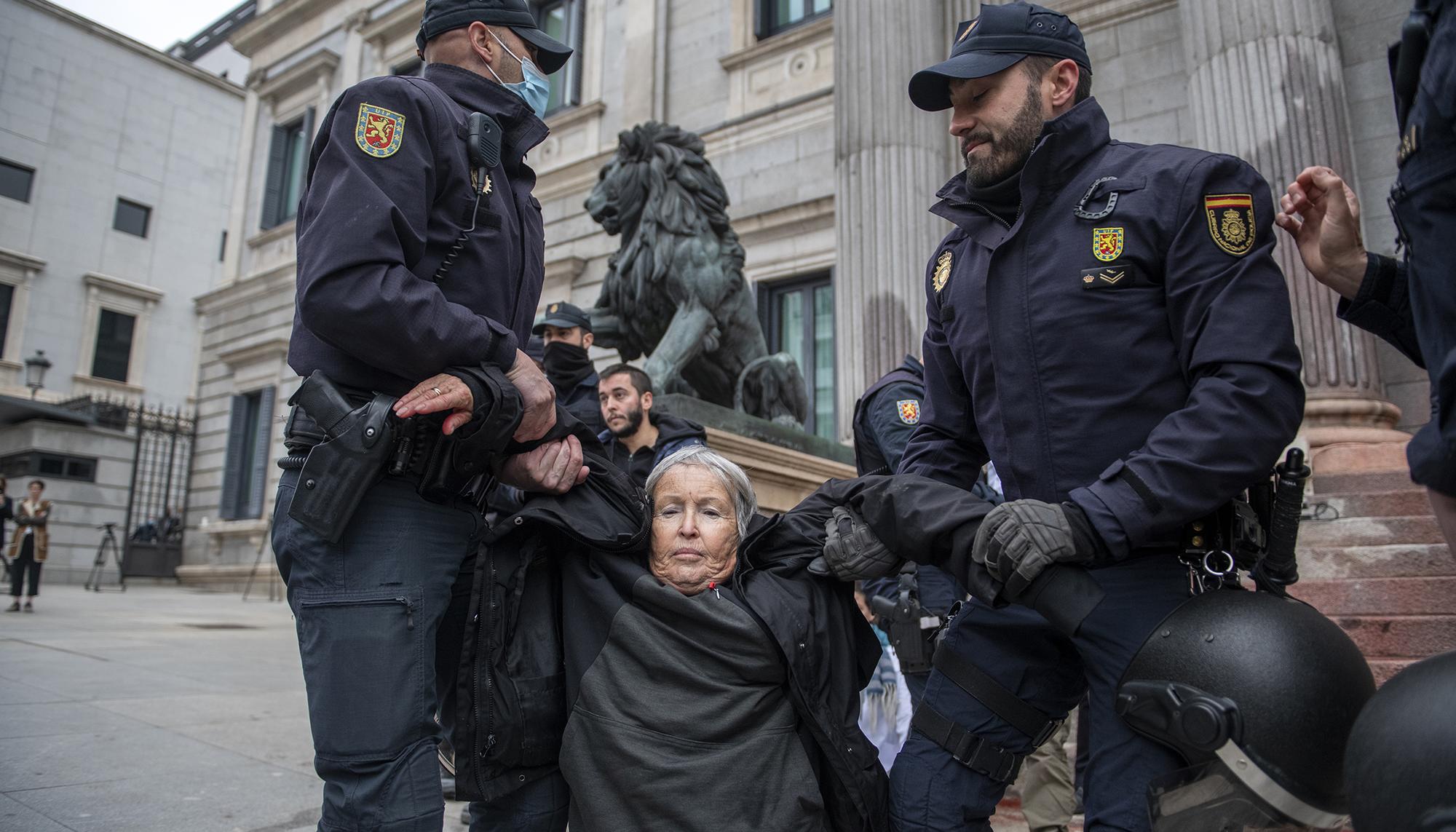 La Rebelión Científica tiñe de rojo el Congreso el 6 de abril de 2022. - 4