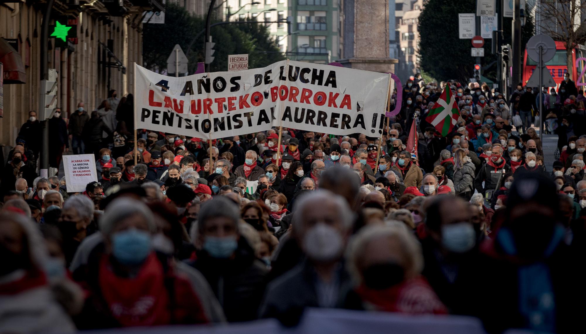 Manifestación cuarto aniversario Movimiento Pensionistas en Bilbao - 10