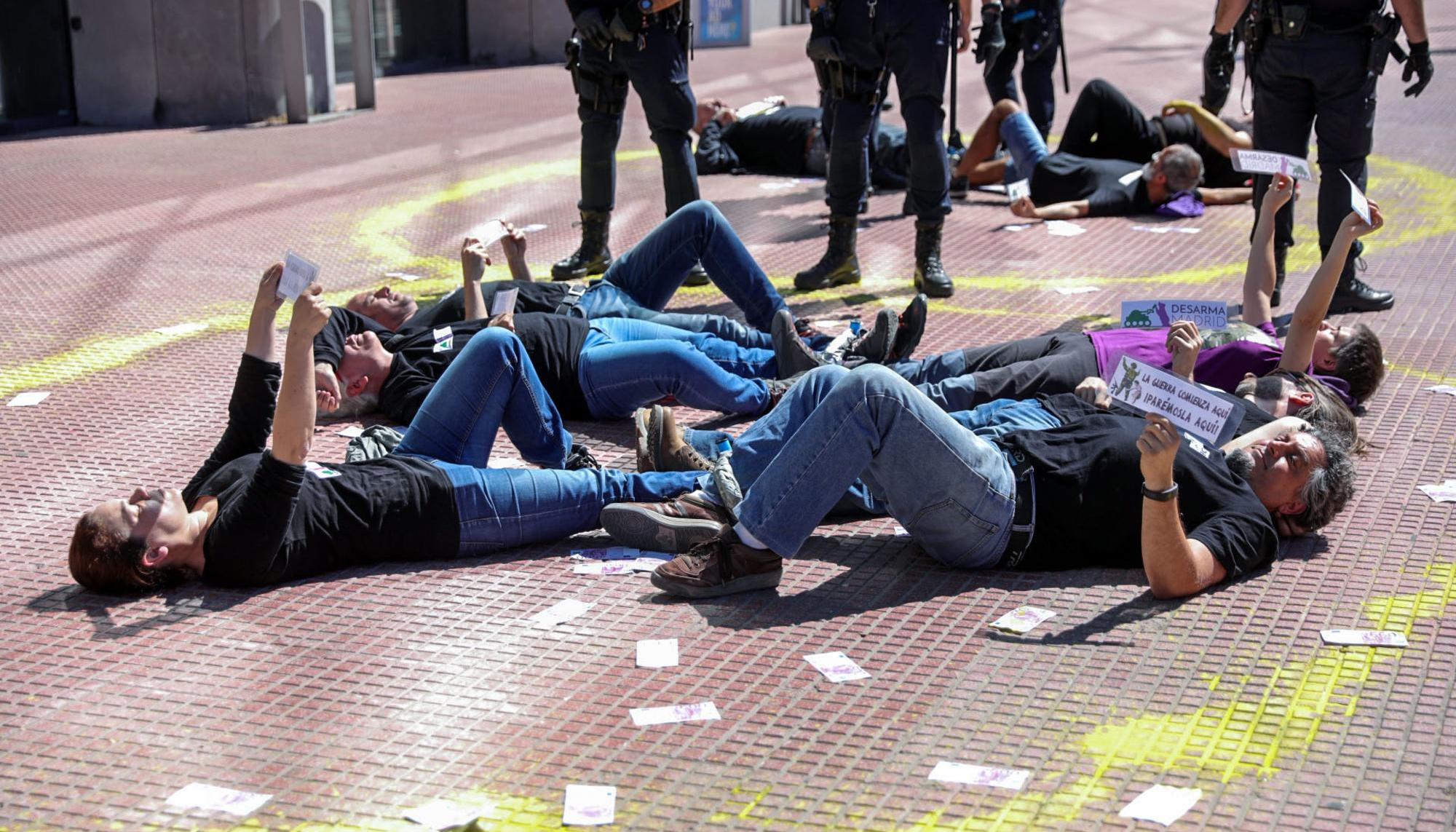 Acción directa noviolenta en la presentación de FEINDEF (2019)