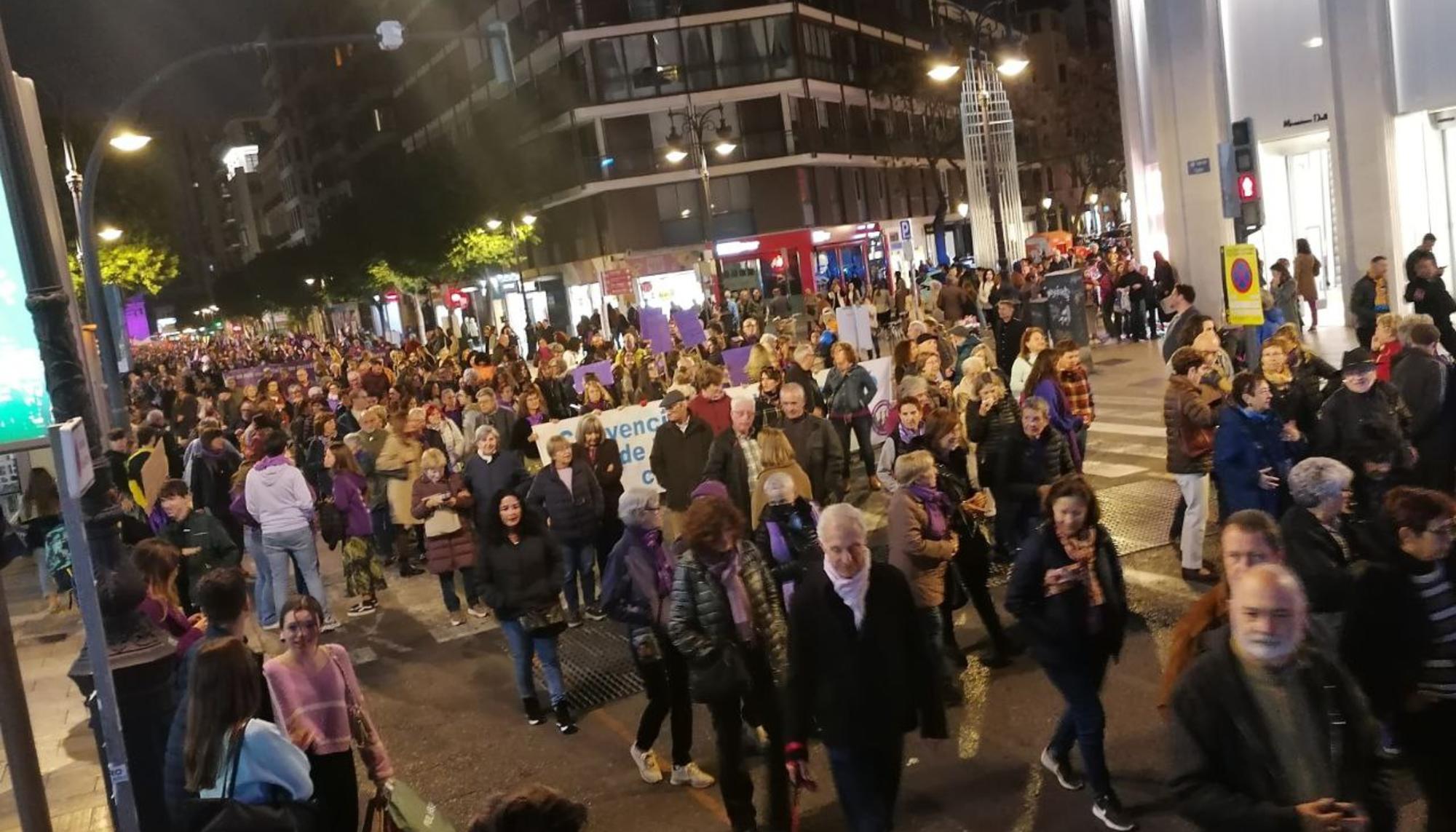 Salida de la movilización de València en la tarde de este 25N de 2023.