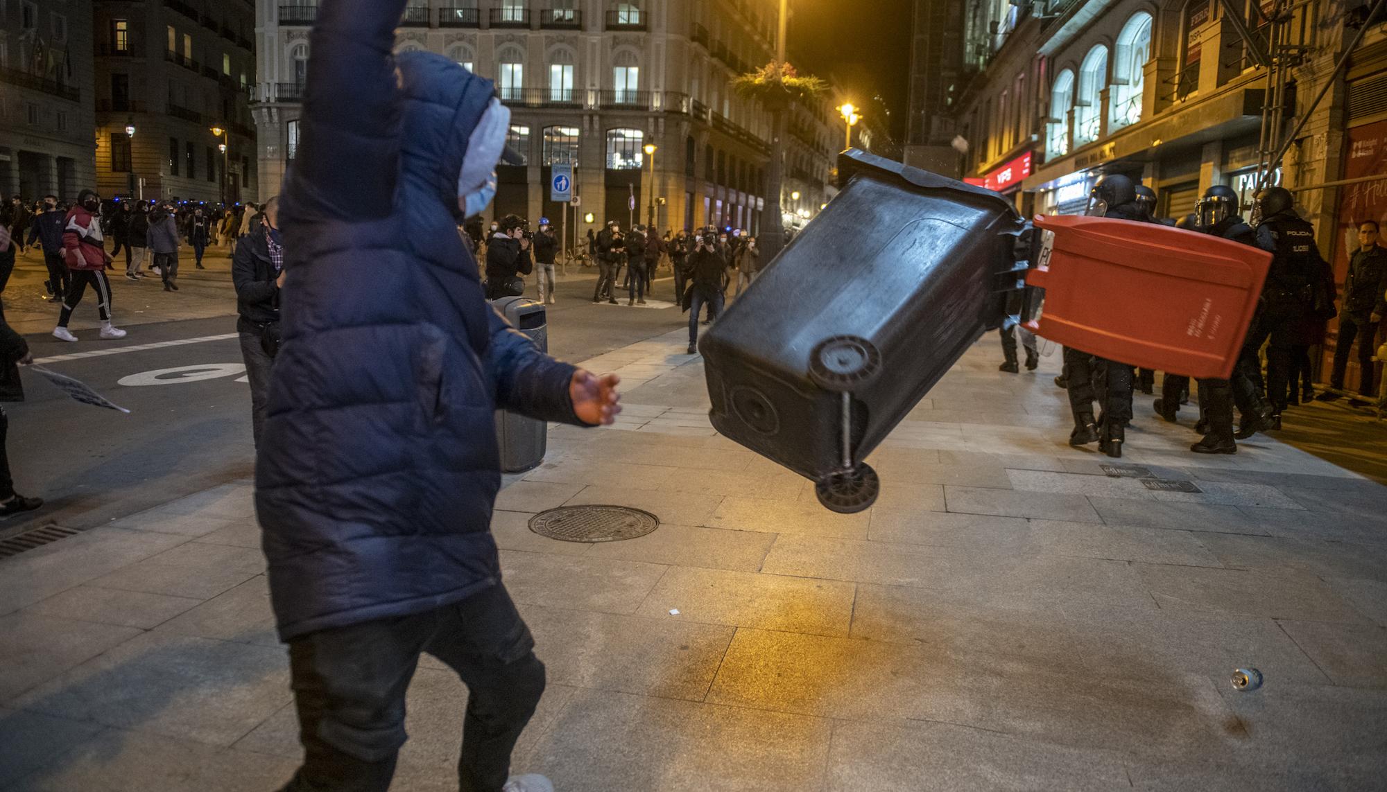 Manifestación en Madrid contra el encarcelamiento del rapero Pablo Hasél. - 10