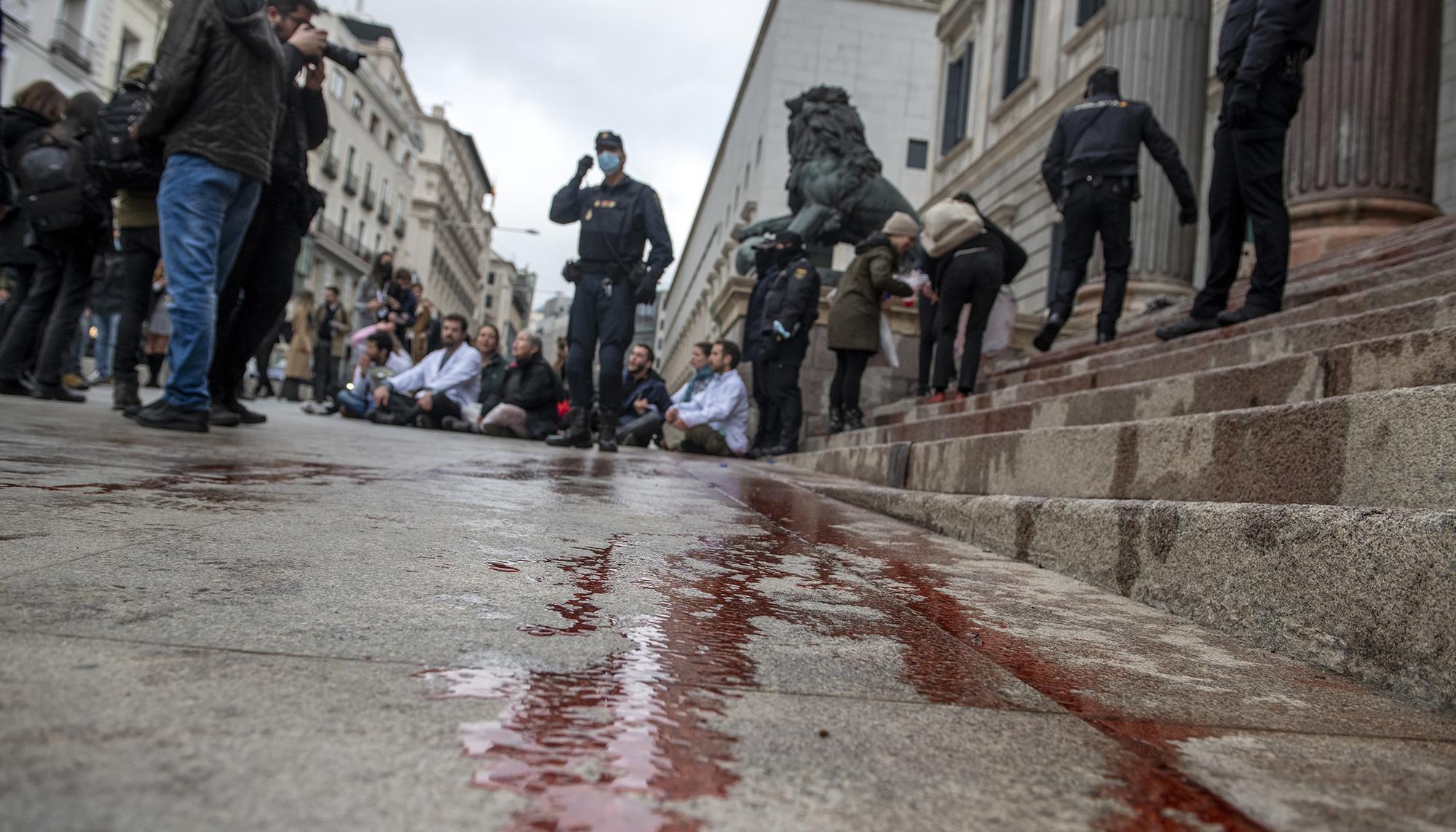 La Rebelión Científica tiñe de rojo el Congreso el 6 de abril de 2022. - 1