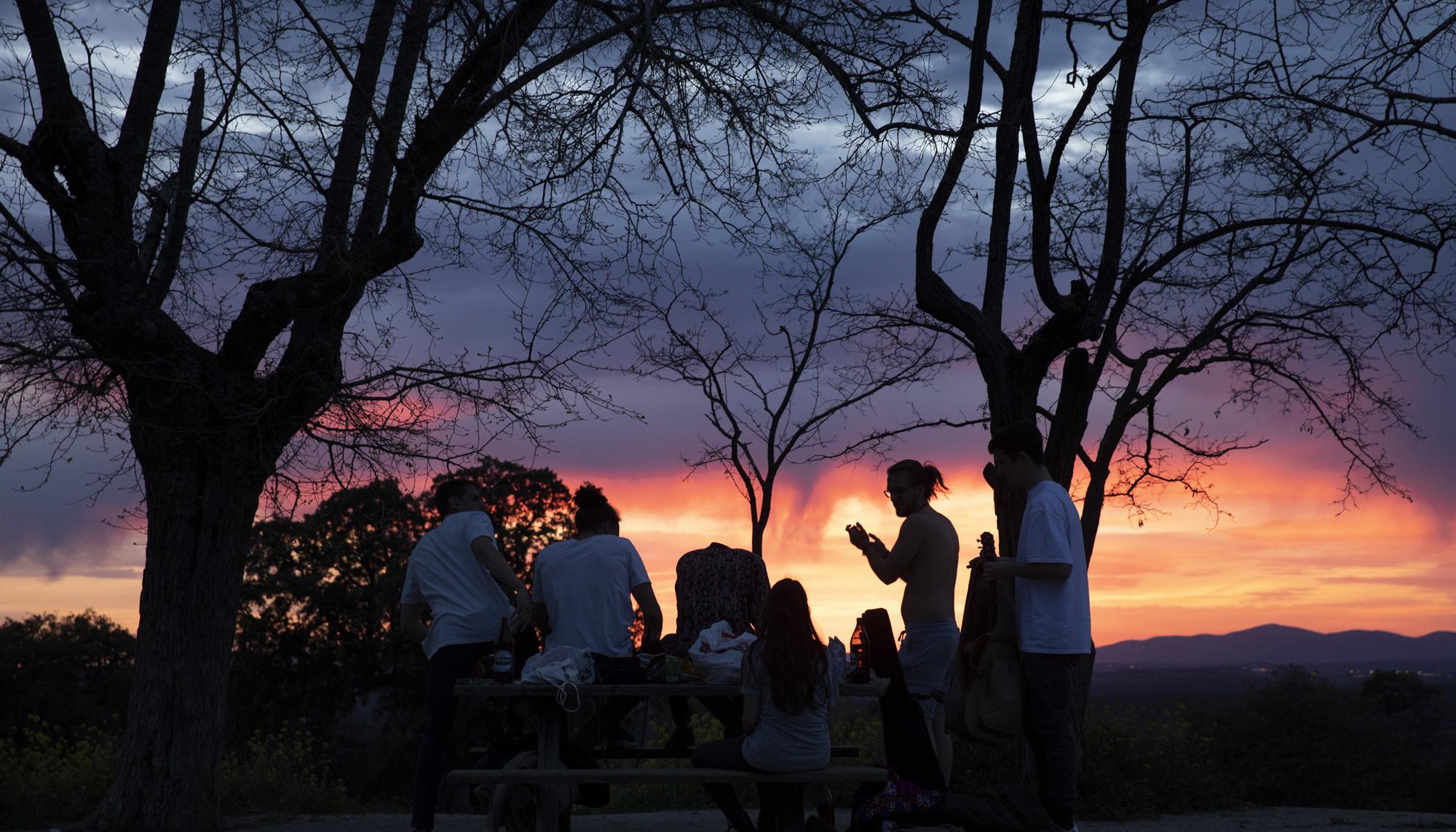 Jóvenes en el monte de El Pardo