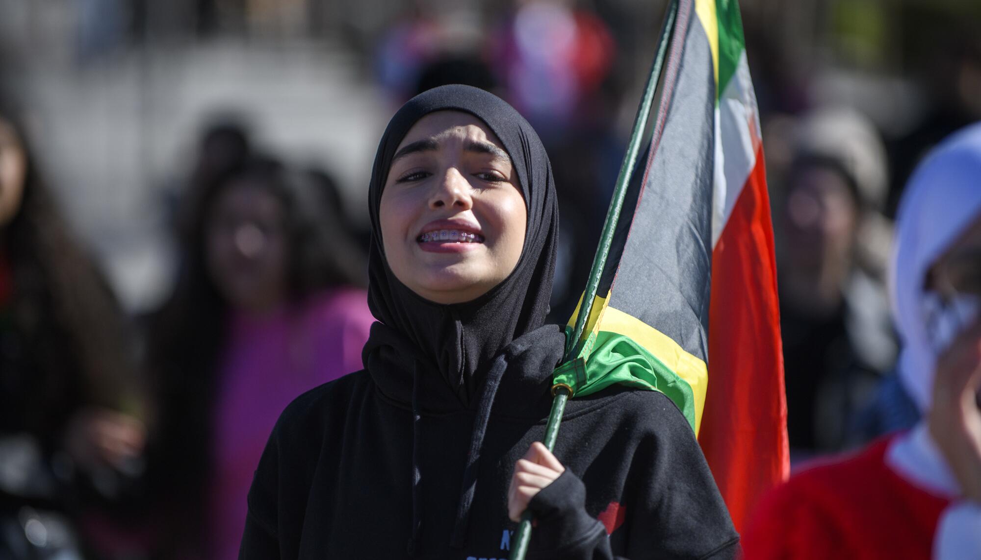 Manifestación del 17 de febrero "Libertad para Palestina" convocada por Sumar, IU, Más País, PCE y los grandes sindicatos. El PSOE apoyó la manifestación como "participante". - 1