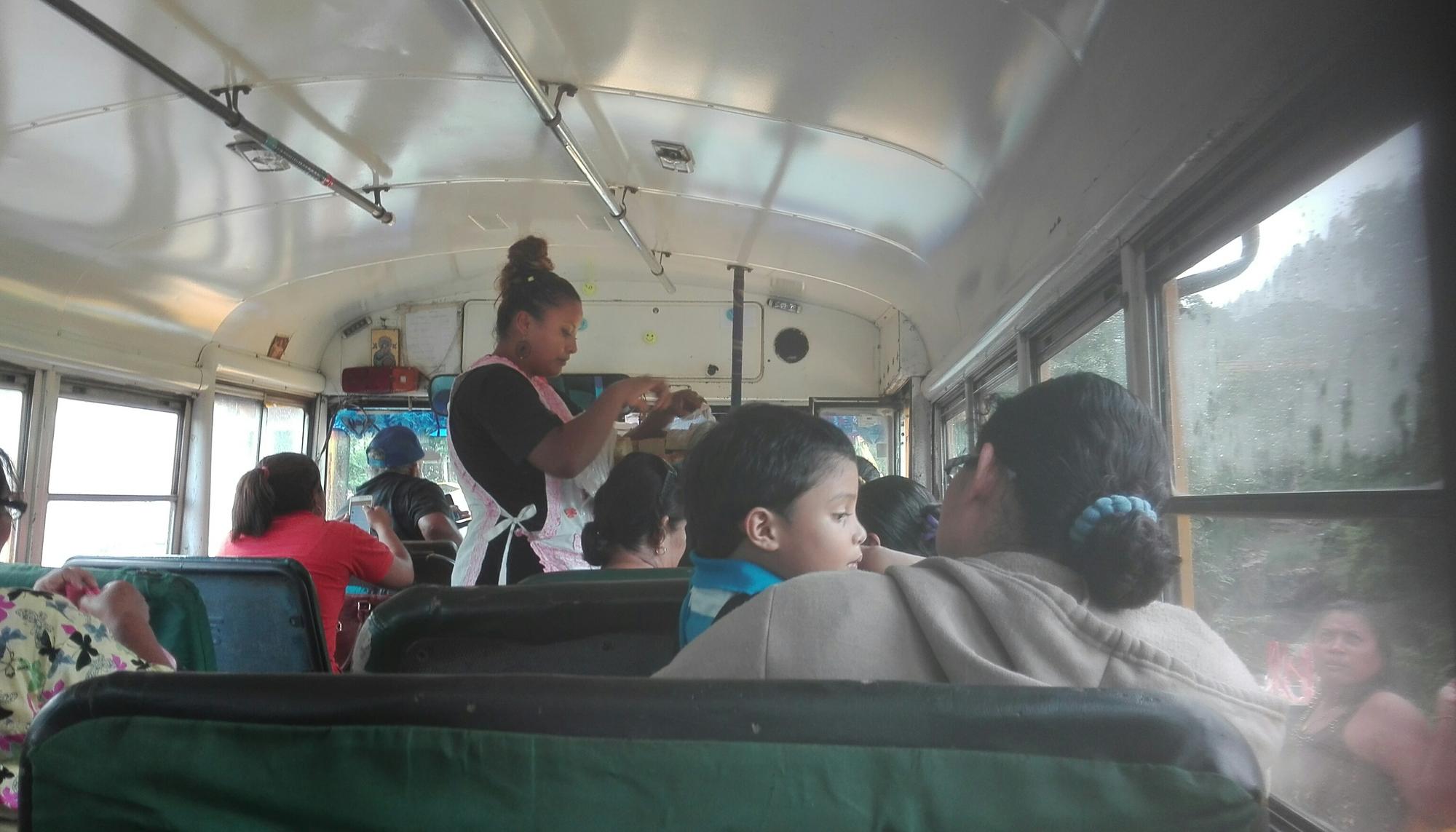 Autobús de Nicaragua lleno hasta los topes