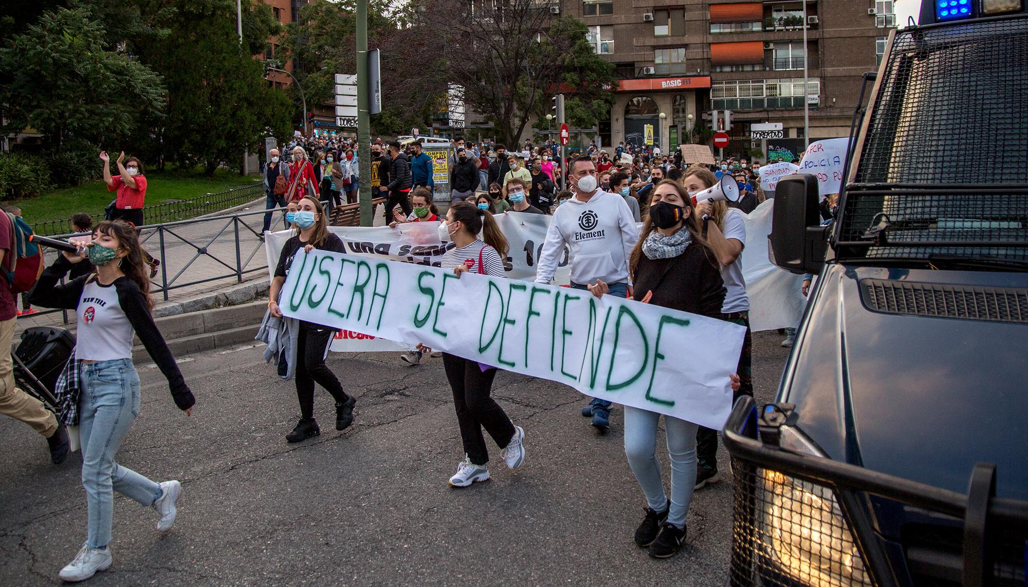 Concentración en Usera contra las limitaciones a la movilidad impuestas por el Gobierno de la Comunidad de Madrid  - 5