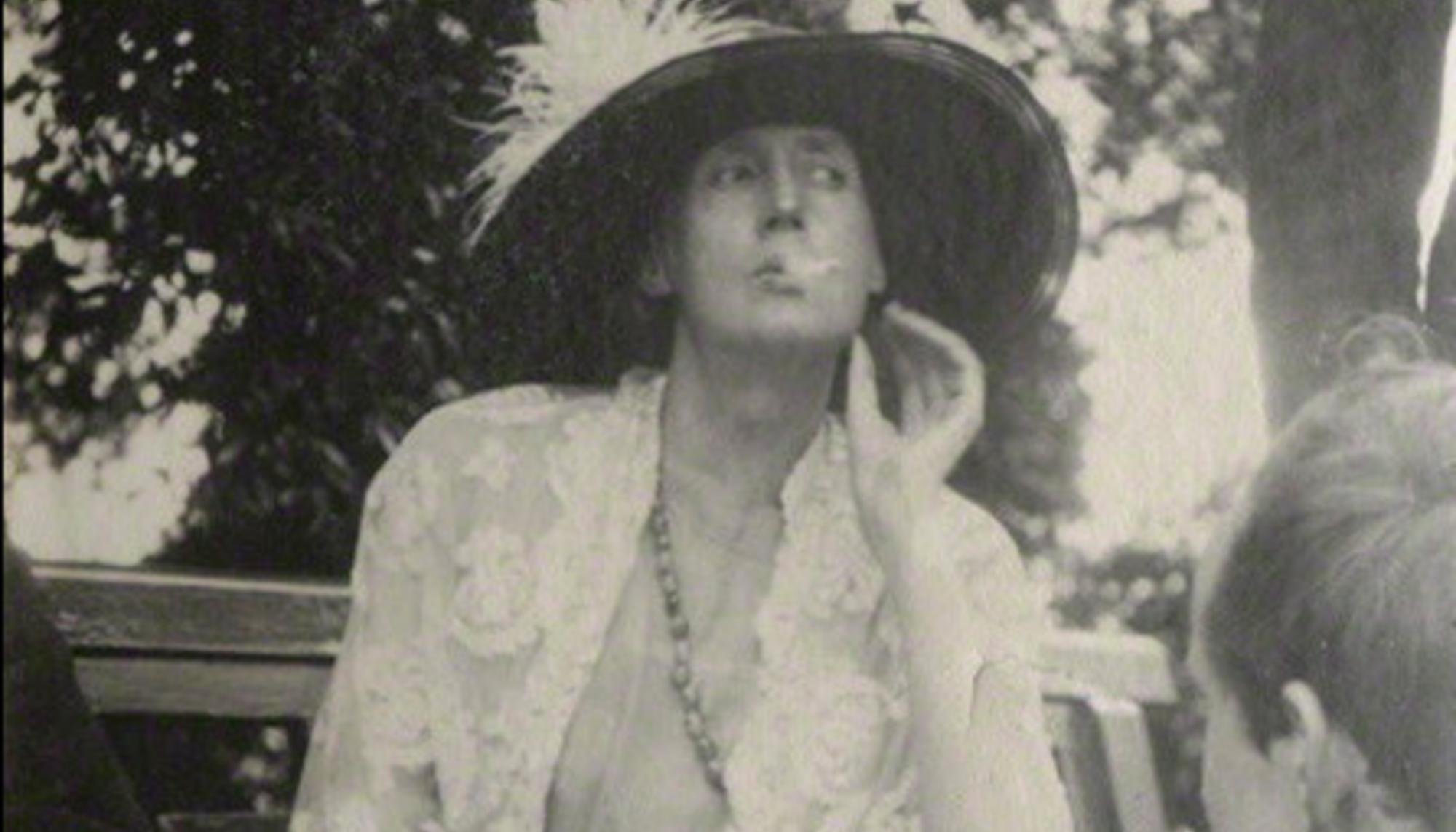 Virginia Woolf fumando