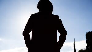 El Salvador da otro paso atrás en derechos fundamentales: la LAEX y la persecución de voces críticas