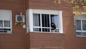 Mil kilómetros al mes y cuerpos rotos para cuidar de un país que envejece: las trabajadoras del SAF van a la huelga