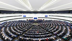 El Parlamento Europeo reactiva el escaneo masivo de mensajes privados con la aprobación de Chat Control