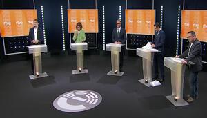 Papeles caídos y titubeos: la fuerza no acompaña a Moreno Bonilla en el primer debate electoral andaluz