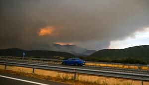 El megaincendio de Las Peñas de Riglos arrasa 10.000 hectáreas y amenaza el patrimonio aragonés