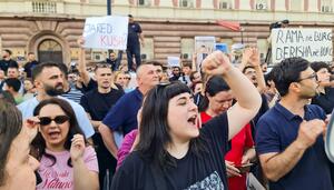 La “Revolución de los Flamencos”: Albania se rebela contra e