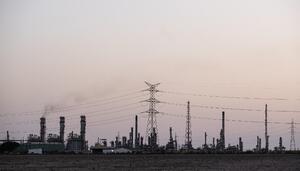 Los trabajadores del Polo Químico de Huelva que limpian azufre con convenio de oficina