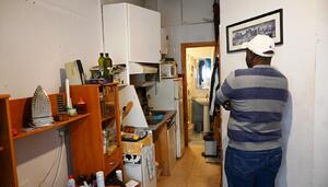 De trasteros a Airbnb: ocho familias afrontan un desahucio en Vallecas