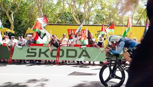 Cuatro investigados, 21 meses de prisión: así se criminaliza la protesta por Palestina en la Vuelta