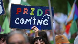 La mayoría de las personas LGTBI+ considera que la situación política actual supone una amenaza a sus derechos