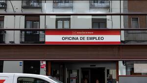 El paro baja en 18.805 personas en noviembre y el juvenil se sitúa en mínimos históricos