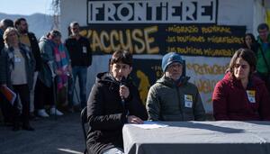 Victoria colectiva de los siete militantes de la Korrika juzgados por ayudar a migrantes en Hendaia