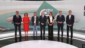 Juanma Moreno contra las cuerdas en el debate final en un Canal Sur en huelga