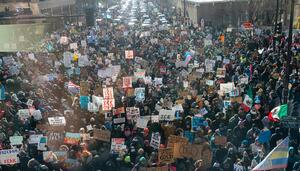 Trump decide qué hacer en Irán mientras miles de estadounidenses se preparan para protestar el próximo sábado