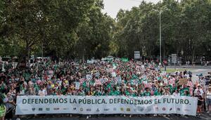 La manifestación por la educación pública, contra la ley del suelo y la acampada confluyen en Sol
