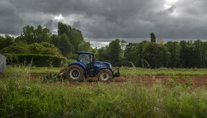 Ni los altos al fuego ni las negociaciones de paz calman los precios de los fertilizantes