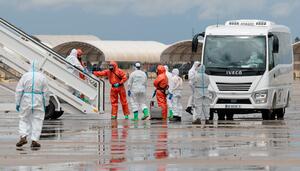 Expertas llaman a la calma tras el desembarco de los pasajeros del buque con brote de hantavirus
