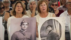 Cuatro de los fusilados por el franquismo de Gandia son devueltos a sus familias en el lugar del crimen