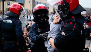 Apuntes sobre la agresión de la Ertzaintza al recibimiento de La Flotilla en Bilbao