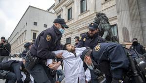 Los nueve activistas climáticos que tiñeron de rojo el Congreso no irán a la cárcel
