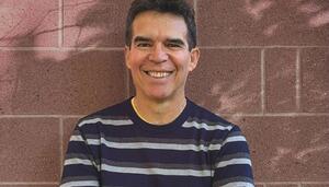 Edmundo Paz Soldán: “Cuando colapsa un mundo tenemos que pensar en cómo va a emerger esa nueva sociedad”