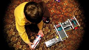 Parimos consumidores: Navidad, Pikler, Montessori y la captura capitalista de lo subversivo