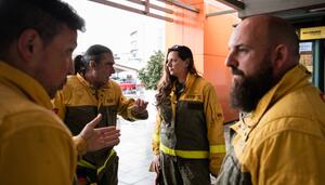 Sueldos de 1.300 euros congelados desde hace 15 años para luchar contra el fuego