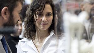 Ayuso gasta más de un millón de euros en privatizar la gestión de becas de Educación