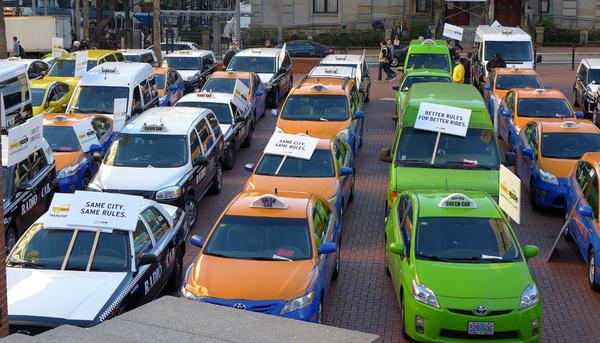 Resultado de imagen de Concentración de taxistas contra Uber en Portland en el año 2015. Foto Aaron Parecki