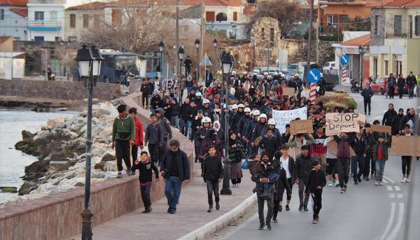 marcha refugiados lesbos