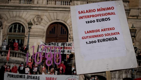 Manifestación cuarto aniversario Movimiento Pensionistas en Bilbao - 13